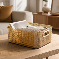 Panier de rangement transparent haut de gamme avec poignées dorées et design empilable pour maquillage, cosmétiques et articles de toilette