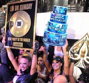 Hộp đêm dẫn bánh bốn tầng ánh sáng lên Hạnh Phúc sinh nhật hiển thị đứng ánh sáng phát ra Diode sạc tùy chỉnh bánh sinh nhật - Product Image 4