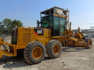 รถเกรดเดอร์ CAT 140K มือสองจากญี่ปุ่น ใช้งานน้อย สีเดิมจากโรงงาน ได้รับการรับรองมาตรฐาน CE จัดส่งตรงจากโรงงาน พร้อมใบมีดครบชุด - Product Image 5