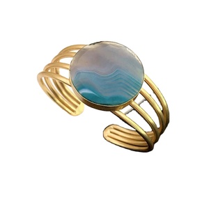 Venta al por mayor de productos premium de moda chapado en oro de diseño hecho a mano de piedras preciosas Big Cuff and Bangle para niñas y mujeres SKU6843 - Product Image 1