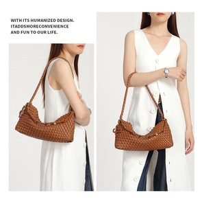 <span class=keywords><strong>Sac</strong></span> à bandoulière personnalisable en cuir végétalien tressé fait <span class=keywords><strong>main</strong></span>, tendance, de créateur, style bohème, <span class=keywords><strong>sac</strong></span> à <span class=keywords><strong>main</strong></span> en cuir PU tissé de haute qualité pour femme - Product Image 4