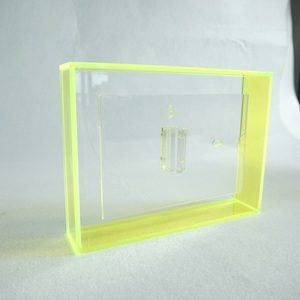 Wholesale Modern Custom Size Double‑Sided Magnetic Acrylic Photo Frame Easy Assembly For Desktop Tabletop Display - Product Image 6