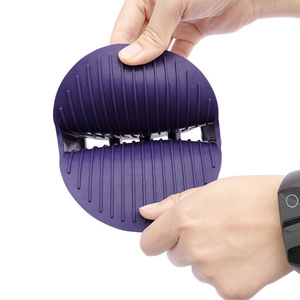 Brosse de bain pour animaux Green Grass, gant de massage double face en TPR violet pour chien, pour éliminer les poils lâches - Product Image 3