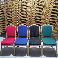 Chaise de banquet empilable avec siège rembourré et structure métallique, pour la location d'hôtels et d'événements