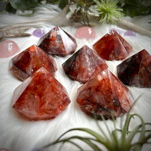 Esfera de Cristal de Cuarzo de Fuego Natural Tallada en Diamante para Equilibrio Energético y Fines Decorativos, Venta al Por Mayor - Product Image 1