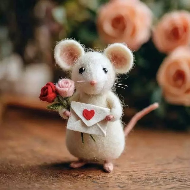 Handmade Needle Felted Little Mouse Figurine 3D Wool Felt Animal Doll, Finished Collectible Ornament for Decor Souvenir Gift