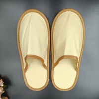 Chaussons d'hôtel de luxe en cuir PU pour chambre d'hôtes, spa, resort, jetables, confortables, avec logo personnalisé, articles de toilette pour hôtel