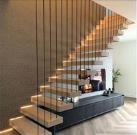 Escalier flottant moderne de luxe PRIMA avec garde-corps en verre trempé, escalier en acier et bois sur mesure pour l'intérieur de la villa