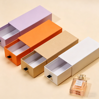 Boîtes cadeaux coulissantes multicolores personnalisées OEM ODM en carton rigide avec languettes de tirage, gaufrage et doublure en éponge pour bijoux et petits cadeaux