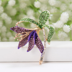 Broches de mode haut de gamme dorées pour femmes, broches en forme de carnations avec strass étincelants - Product Image 6