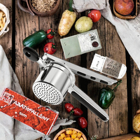 Zware roestvrijstalen aardappelpers, handmatig te bedienen, keukengereedschap voor het maken van perfecte aardappelpuree.
