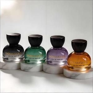 Flacons de parfum coniques en verre recyclables de luxe, 30 ml, 50 ml, 100 ml, avec <span class=keywords><strong>bouchon</strong></span> en bois et impression sérigraphique - Product Image 3