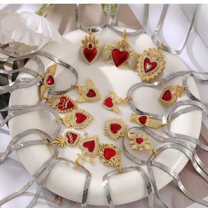 จี้รูปหัวใจศักดิ์สิทธิ์ของพระเยซู BD-D995 ประดับด้วยอัญมณีรูบี้ พร้อมสร้อยคอทองแดงประดับลูกปัดและโซ่เงิน สร้อยคอหรูหราสำหรับผู้หญิง - Product Image 3