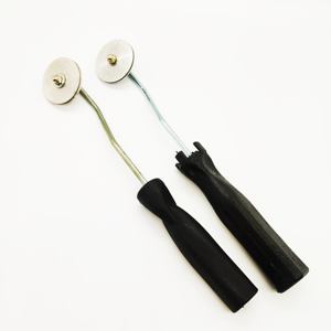 Outils <span class=keywords><strong>de</strong></span> bricolage industriels en <span class=keywords><strong>fibre</strong></span> <span class=keywords><strong>de</strong></span> <span class=keywords><strong>verre</strong></span> et aluminium <span class=keywords><strong>de</strong></span> qualité bon marché <span class=keywords><strong>Rouleau</strong></span> <span class=keywords><strong>de</strong></span> disque à bulles avec poignée en plastique Rouleaux OEM Rouleaux <span class=keywords><strong>de</strong></span> peinture - Product Image 5