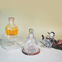 Flacon de parfum en verre gaufré avec bouchon Cameo Lady Design, diffuseur décoratif rétro pour huiles essentielles ou présentoir de vanité