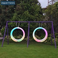 Chaise à bascule interactive lumineuse pour l'extérieur avec anneau de suspension lumineux pour hôtels, jardins et cours