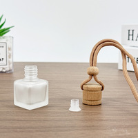 Flacon diffuseur de parfum pour voiture en verre mat carré vide de 8 ml avec couvercle rond en bois de hêtre