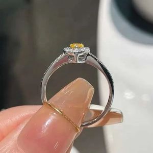 Anillo de Diamantes Amarillos de Corte Elegante de 0.22 Quilates, Oro 18k Original Xinfly, Joyería con Forma de Corazón - Product Image 2
