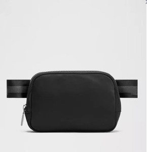 Sac banane de sport imperméable personnalisé en nylon coloré avec fermeture éclair, sac de taille et sac bandoulière - Product Image 2