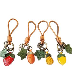 Porte-clés Y2K Fraise, Fruits & Noix, Fait Main en Cuir PU et Corde de Cuir de Vachette, Délicat pour Voiture - Durable & Écologique - Product Image 1