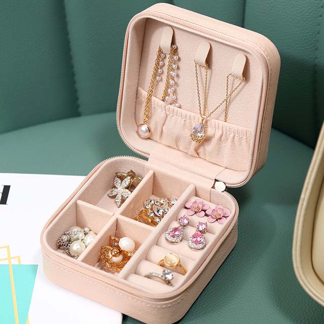Low Moq Custom Logo Wholesale Luxury Pu Leather Jewelry Box Organize Case Leather Mini Travel Jewelry Boxes