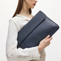 Sac pour ordinateur portable en cuir bleu marine personnalisé, logo d'ordinateur, étui portable en cuir de galet magnétique en PU pour MacBook