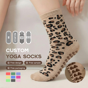 Calzini Sportivi Antiscivolo di Alta Qualità in Cotone Traspirante per Yoga, Pilates, Danza, con Stampa Leopardata alla Moda - Product Image 1