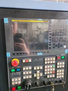 Tornio CNC Usato Doosan PUMA2450 con Sistema FANUC, Macchina per Tornitura e Fresatura a Bancale Inclinato - Product Image 4