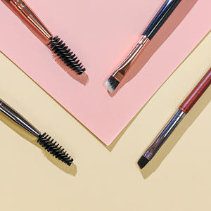 Pinceau à sourcils à double extrémité et <span class=keywords><strong>baguette</strong></span> de mascara avec logo personnalisé Outil cosmétique à cils coudés pour le maquillage des yeux - Product Image 2