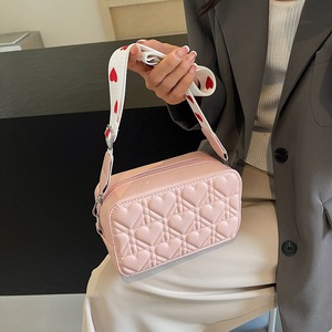 2024 nouveaux sacs en cuir PU à la mode femmes sacs à main dames coeur sacs à main et sacs à main pour femmes - Product Image 1