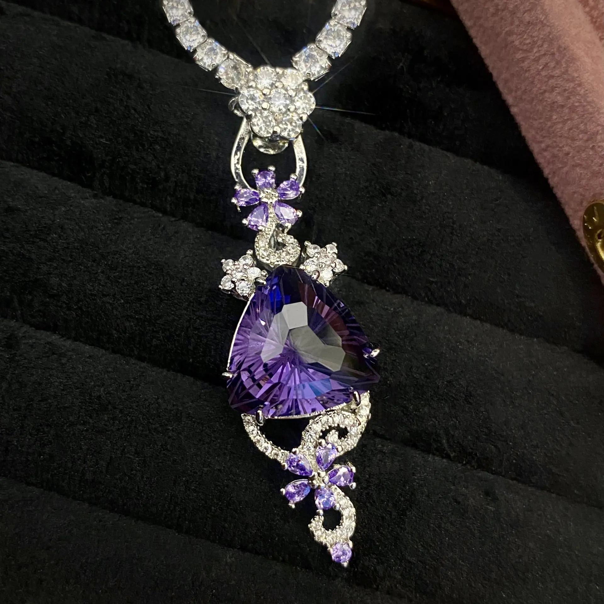 Custom Queen Scepter Necklace New Light Luxury Queen Fashion Cut Amethyst Pendant Colourful Jewellery