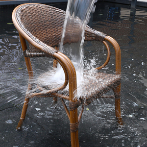 Chaise de salle à manger de bistrot parisien en rotin synthétique pour jardin extérieur - Product Image 2