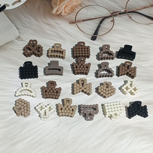 Pinzas para el Cabello Mio Coffee Series, Mini Pinzas de Plástico de 2.5cm con Forma de Corazón y Múltiples Diseños, Set de Pinzas para el Cabello para Mujeres y Niñas - Product Image 3