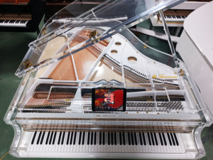 Piano à queue en acrylique Heinemann 88 touches, design artisanal transparent, modèle GP-160, offrant une vue époustouflante - Product Image 5