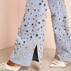 Jeans en denim personnalisés pour femmes, ornés de strass, en coton, avec des bijoux, jeans évasés - Product Image 2