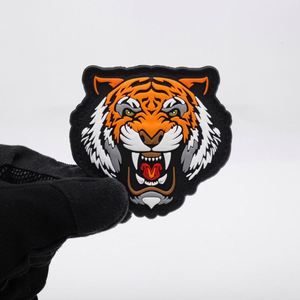 Badge en silicone 3D personnalisé avec logo, transfert thermocollant, patchs en caoutchouc PVC à scratch, étiquette thermocollante avec support Velcro - Product Image 2