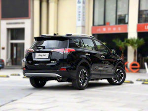 Toyota <span class=keywords><strong>RAV4</strong></span> 4x4 essence 2016 d'occasion à prix abordable - Véhicule polyvalent adapté au transport en safari avec une valeur de revente élevée chez Toyota - Product Image 5