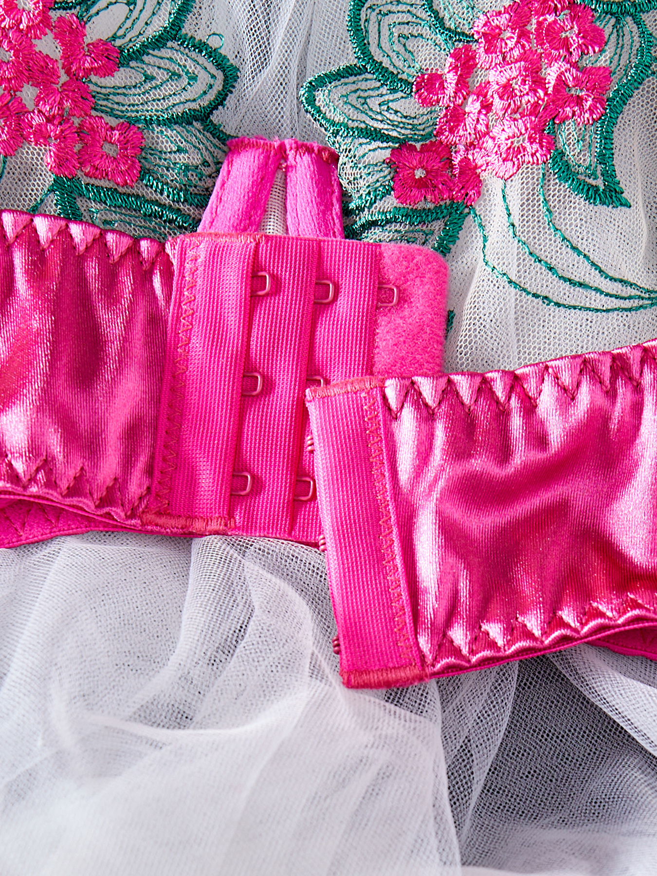 New Arrival Women's Conjuntos De Lingerie Spot Wholesale Mesh See-Through Flower Embroidery Steel Ring Gathering Lace Firm