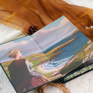 Impresión de Libros de Tapa Dura de Fantasía y Romance Personalizados con Portada Ilustrada y Bordes Impresos, Edición de Colección para Autores - Product Image 5
