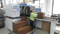 Table basse pliable en bois à 2 niveaux, personnalisable, de haute qualité, avec étagères de rangement, structure métallique, moderne et polyvalente, facile à assembler (OEM)