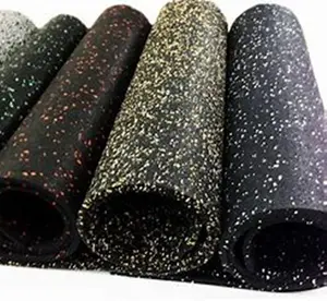 Резиновое напольное покрытие в рулоне для пола в тренажерном зале, черные SBR + Цветные скэп-пластины