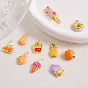 Colgantes de Acero Inoxidable Bañados en Oro de 18K con Diseños de Snacks y Frutas (Papas Fritas, Hamburguesas, Donuts) para Accesorios de Joyería y Collares DIY - Product Image 1