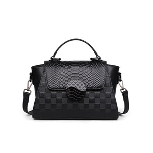 Bolsos de mujer de cuero genuino personalizados al por mayor, pequeños, tipo bandolera, cruzados, con cremallera, resistentes al agua, de vestir, individuales - Product Image 1