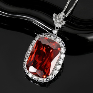 Collier pendentif vintage en cuivre écologique avec grand zircon cubique rouge taille coussin pour femme, idéal pour le quotidien, les fêtes ou comme cadeau - Product Image 3