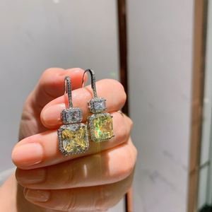 Conjunto de Joyería de Moda Ecológica con Colgante de Cobre con Zirconia Cúbica Corte Princesa y Baño de Oro para Boda, y Pendientes Geométricos - Product Image 5