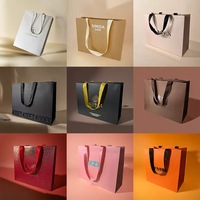 Sacs en papier de luxe personnalisés avec logo imprimé en gros pour boutiques, vêtements, chaussures, emballage, sacs de shopping