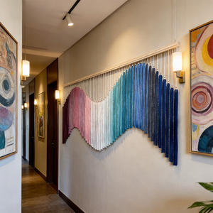 Décoration tissée, décoration statement, couleur dégradée, velours, franges, macramé, installation pour salles à manger baroques de luxe - Product Image 3