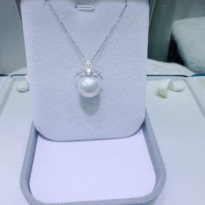 สร้อยคอมุกน้ำจืดธรรมชาติจูจี้ ขนาด 12-13 มม. แทบไร้ตำหนิ พร้อมสายสร้อยเงินแท้ ดีไซน์ราชินีน้ำแข็ง พร้อมจี้มุก - Product Image 4