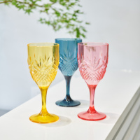 Verres à boire en plastique style classique pour la maison, gobelets à pied haut élégants à motif de fruits gaufrés, capacité 14 oz, lot de 4