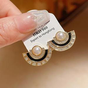 BBRYF07-<span class=keywords><strong>AL</strong></span> Boucles d'oreilles clous vintage micro-incrustées de zircon et de perles en forme d'éventail, bijoux de mode français de luxe léger pour femmes, cadeaux délicats - Product Image 5